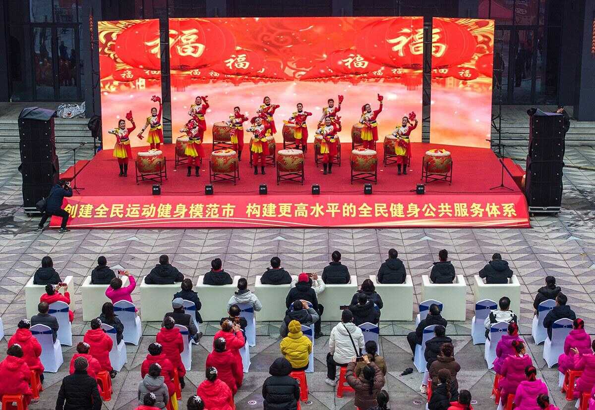 中的表现依
